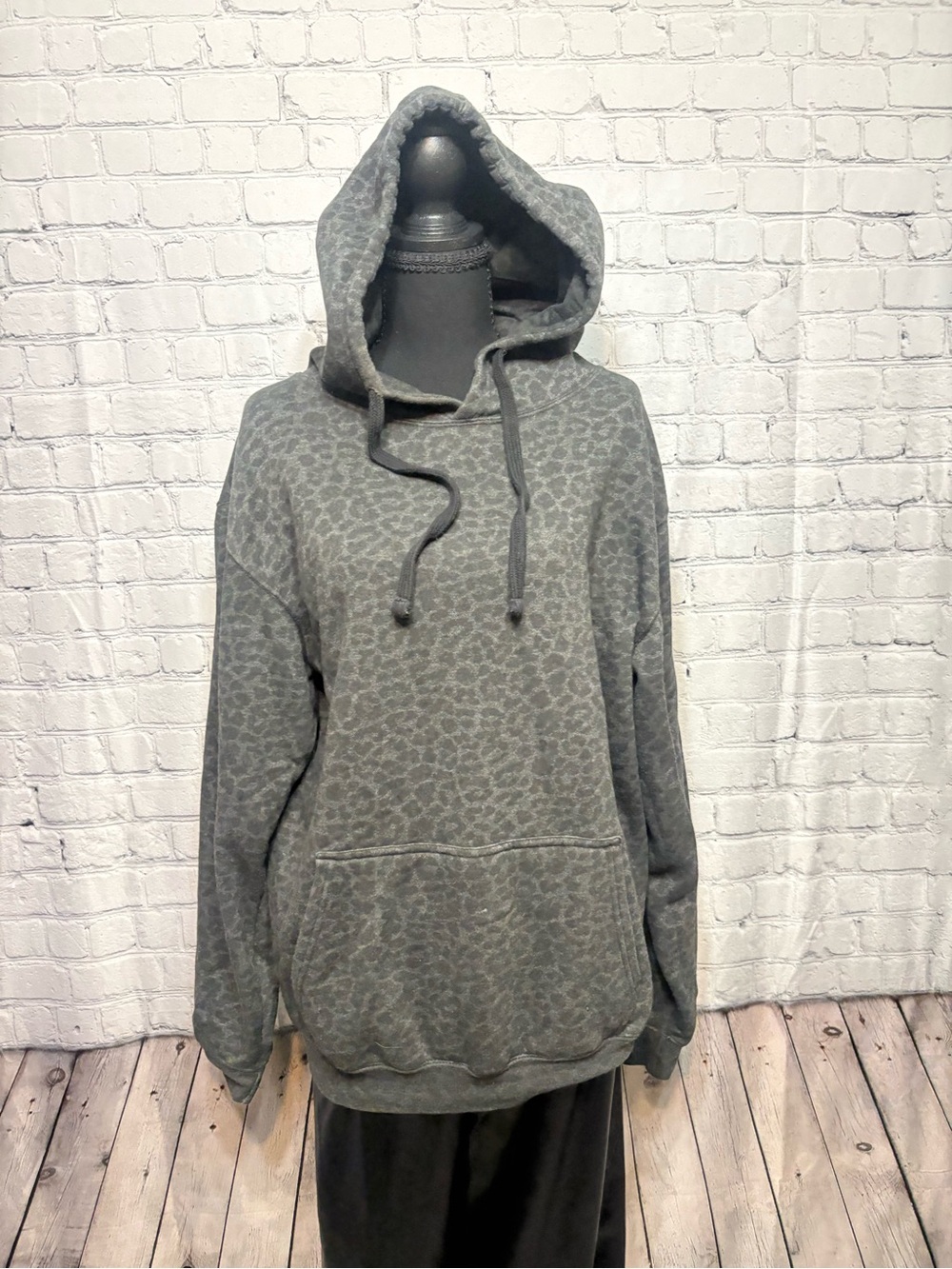 Cozy Women's Gray Leopard-Print Hoodie Sweater